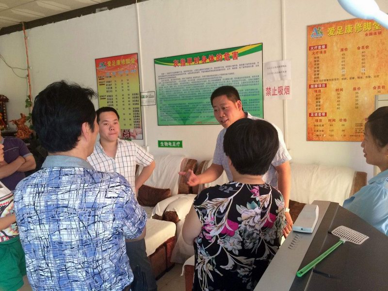 趙總走進(jìn)河津市加盟店