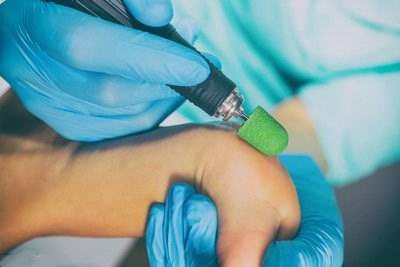 夏天腳臭太尷尬,甲甲愛足康修腳加盟店來幫您