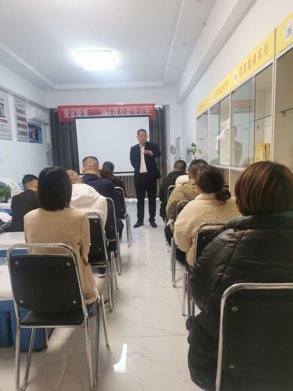 熱烈祝賀來自遼寧，西安，焦作，陜西等家人前來愛足康總部參加公益培訓(xùn)班，學(xué)習(xí)30分鐘祛灰甲技術(shù)以及可視采耳